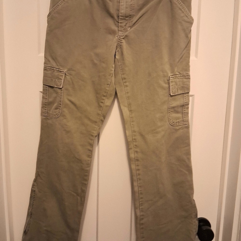 2 Pair Old Navy Womens Cargo Pants in Khaki and Beige, Lot Of 2! - Picture 5 of 7